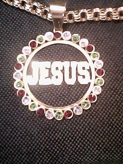 pingente jesus cravejado de pedras
